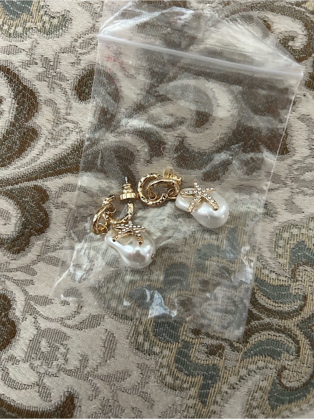 Boutique pearl & starfish earrings